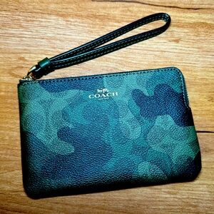 COACH Corner Zip Wristlet In Signature Camo Print NWT
